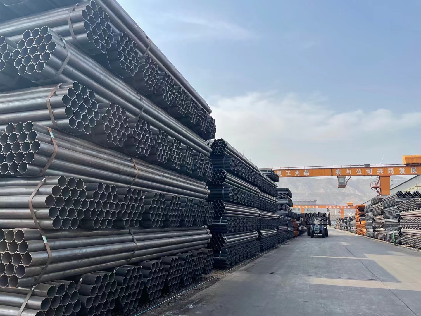 https://www.chinayoufa.com/youfa-brand-erw-welded-steel-pipe-good-stock.html
