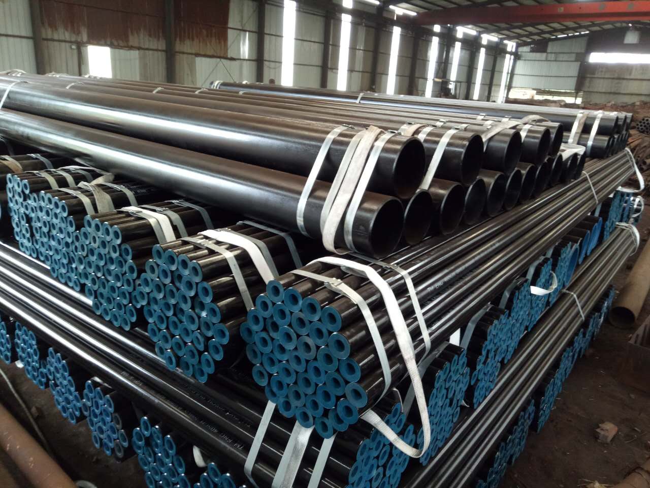 painted seamless pipe